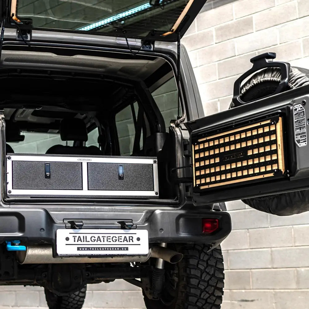 Tailgate Table  TAILGATE GEAR