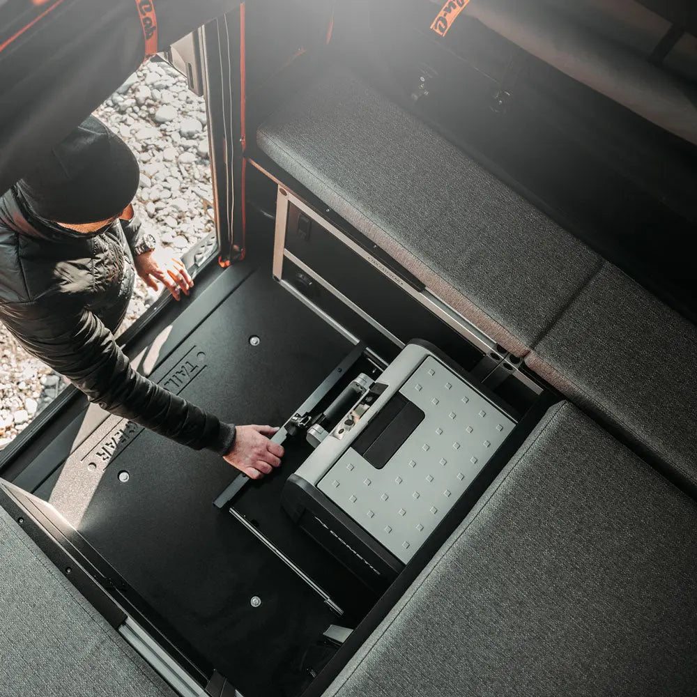 Alu-Cab Canopy Camper Modules & Setup - TailgateGear.eu